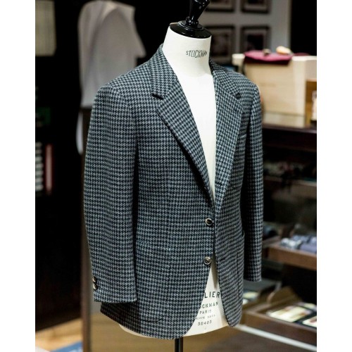 Charcoal Houndstooth by WW Chan